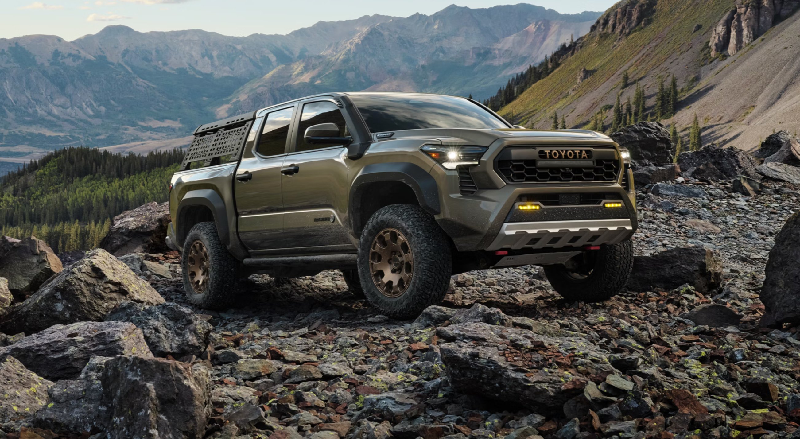 Toyota 4Runner на фоне гор
